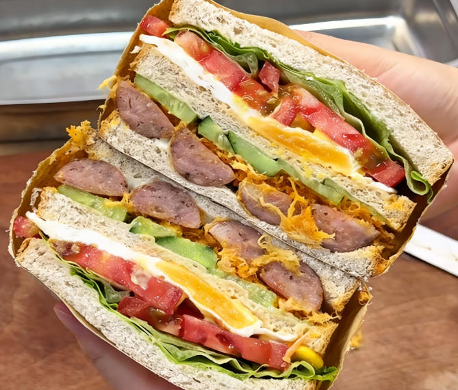 香肠肉松三明治